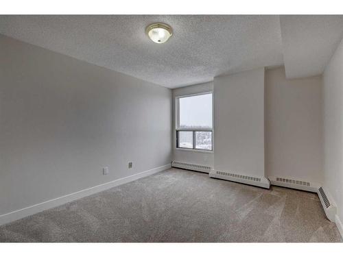 705-9800 Horton Road Sw, Calgary, AB - Indoor Photo Showing Other Room