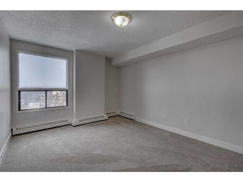 705-9800 Horton Road Sw, Calgary, AB - Indoor Photo Showing Other Room