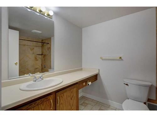 705-9800 Horton Road Sw, Calgary, AB - Indoor Photo Showing Bathroom