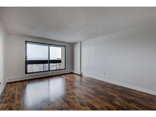 705-9800 Horton Road Sw, Calgary, AB - Indoor Photo Showing Other Room