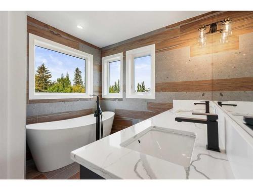 1516 22 Avenue Sw, Calgary, AB - Indoor Photo Showing Kitchen