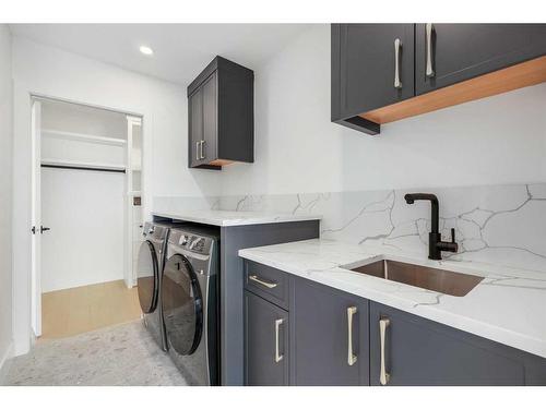 1516 22 Avenue Sw, Calgary, AB - Indoor Photo Showing Laundry Room