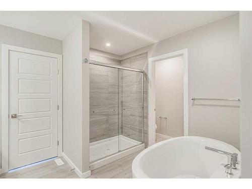 124 Emerald Drive, Red Deer, AB - Indoor Photo Showing Bathroom