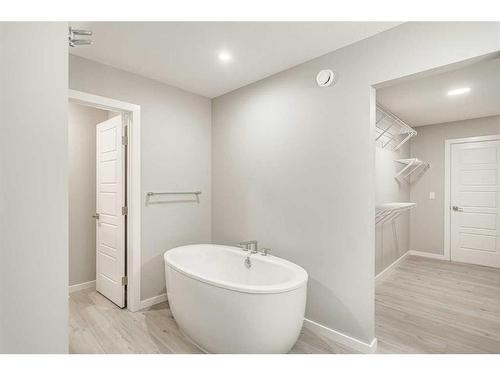 124 Emerald Drive, Red Deer, AB - Indoor Photo Showing Bathroom