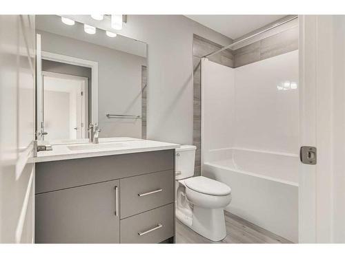 124 Emerald Drive, Red Deer, AB - Indoor Photo Showing Bathroom