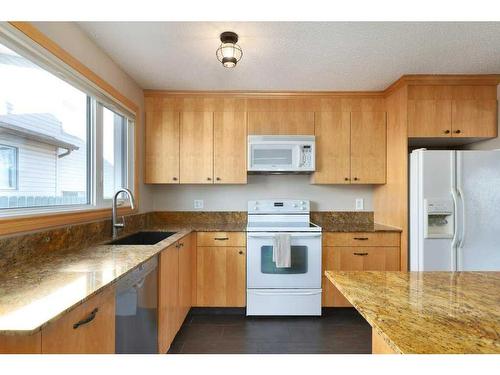 16 Cedardale Rise Sw, Calgary, AB - Indoor Photo Showing Kitchen