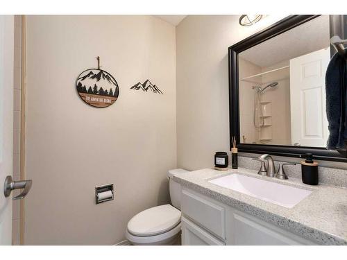 16 Cedardale Rise Sw, Calgary, AB - Indoor Photo Showing Bathroom