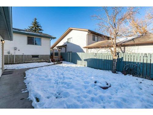 16 Cedardale Rise Sw, Calgary, AB - Outdoor