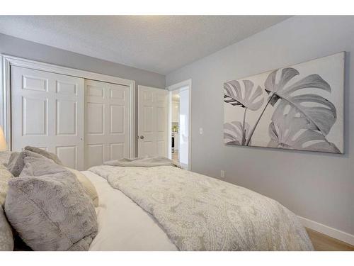 80 Chaparral Ridge Circle Se, Calgary, AB - Indoor Photo Showing Bedroom