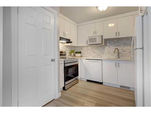 80 Chaparral Ridge Circle Se, Calgary, AB - Indoor Photo Showing Kitchen