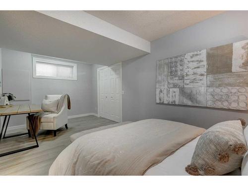 80 Chaparral Ridge Circle Se, Calgary, AB - Indoor Photo Showing Bedroom