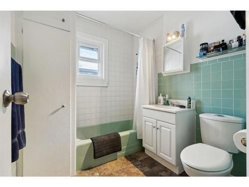 1511 Child Avenue Ne, Calgary, AB - Indoor Photo Showing Bathroom