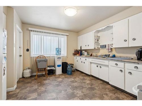 1511 Child Avenue Ne, Calgary, AB - Indoor Photo Showing Kitchen