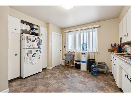 1511 Child Avenue Ne, Calgary, AB - Indoor Photo Showing Kitchen