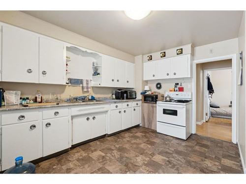 1511 Child Avenue Ne, Calgary, AB - Indoor Photo Showing Kitchen