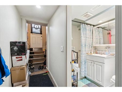 1511 Child Avenue Ne, Calgary, AB - Indoor Photo Showing Laundry Room