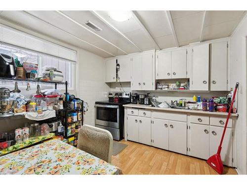 1511 Child Avenue Ne, Calgary, AB - Indoor Photo Showing Kitchen