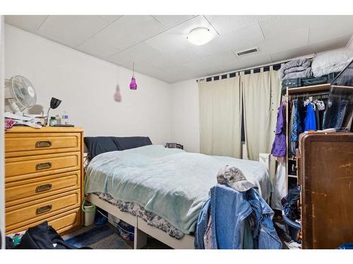 1511 Child Avenue Ne, Calgary, AB - Indoor Photo Showing Bedroom