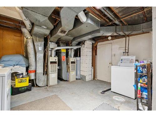 1511 Child Avenue Ne, Calgary, AB - Indoor Photo Showing Laundry Room