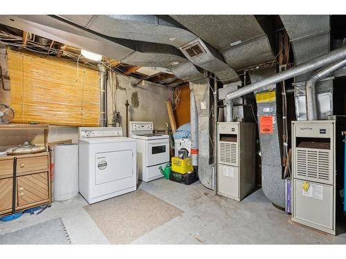 1511 Child Avenue Ne, Calgary, AB - Indoor Photo Showing Laundry Room