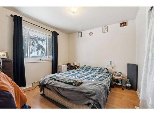 1511 Child Avenue Ne, Calgary, AB - Indoor Photo Showing Bedroom