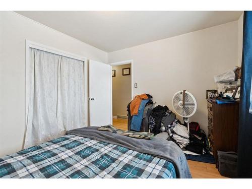 1511 Child Avenue Ne, Calgary, AB - Indoor Photo Showing Bedroom