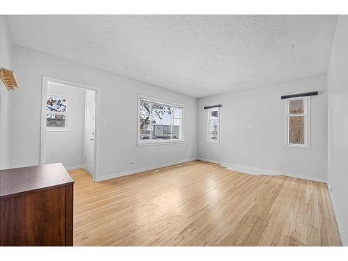 2232 1 Avenue Nw, Calgary, AB - Indoor