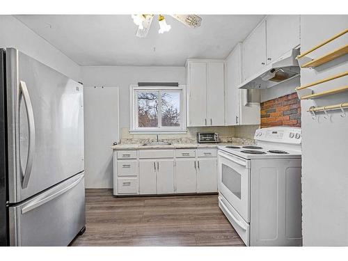 2232 1 Avenue Nw, Calgary, AB - Indoor Photo Showing Kitchen