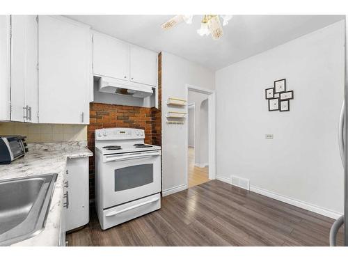 2232 1 Avenue Nw, Calgary, AB - Indoor Photo Showing Kitchen