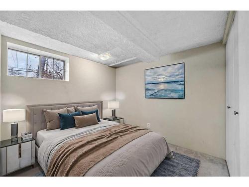 2232 1 Avenue Nw, Calgary, AB - Indoor Photo Showing Bedroom