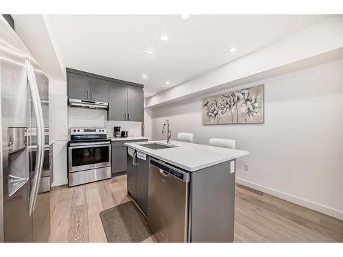 103-1632 20 Avenue Nw, Calgary, AB - Indoor Photo Showing Kitchen