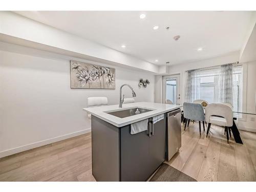 103-1632 20 Avenue Nw, Calgary, AB - Indoor Photo Showing Kitchen