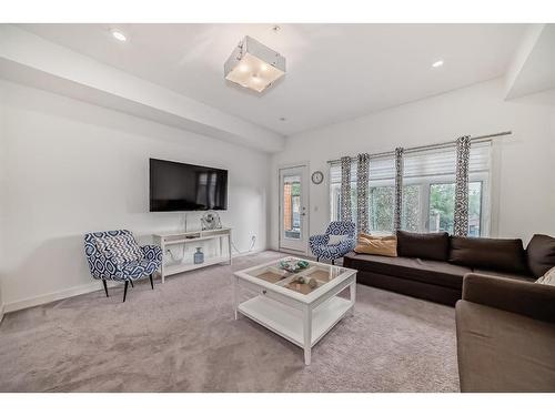 103-1632 20 Avenue Nw, Calgary, AB - Indoor Photo Showing Living Room