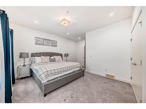 103-1632 20 Avenue Nw, Calgary, AB - Indoor Photo Showing Bedroom