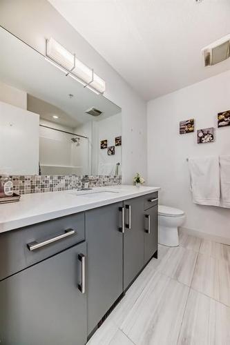 103-1632 20 Avenue Nw, Calgary, AB - Indoor Photo Showing Bathroom