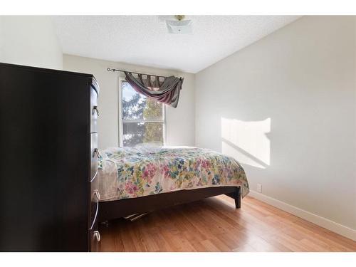 92 Abergale Way Ne, Calgary, AB - Indoor Photo Showing Bedroom