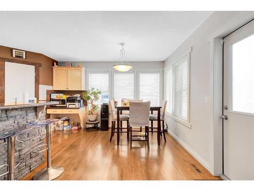 94 Everridge Court Sw, Calgary, AB - Indoor Photo Showing Dining Room