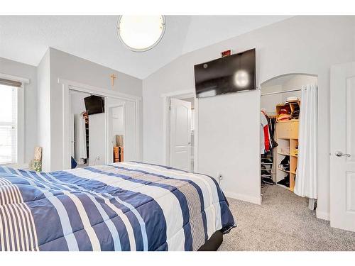 94 Everridge Court Sw, Calgary, AB - Indoor Photo Showing Bedroom