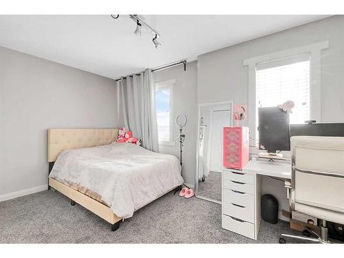 94 Everridge Court Sw, Calgary, AB - Indoor Photo Showing Bedroom