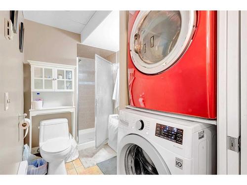 94 Everridge Court Sw, Calgary, AB - Indoor Photo Showing Laundry Room