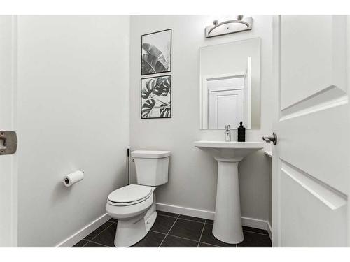 257 Masters Crescent Se, Calgary, AB - Indoor Photo Showing Bathroom