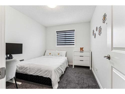 257 Masters Crescent Se, Calgary, AB - Indoor Photo Showing Bedroom