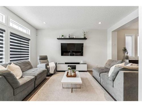 257 Masters Crescent Se, Calgary, AB - Indoor Photo Showing Living Room