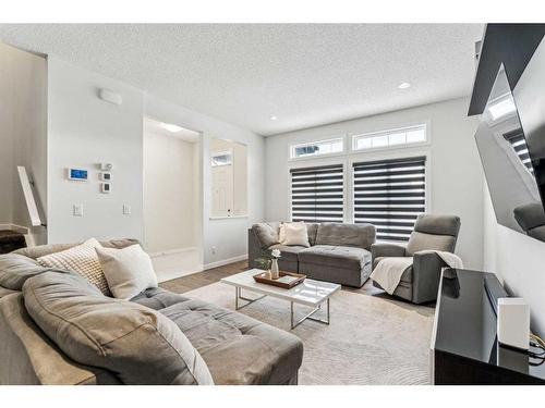 257 Masters Crescent Se, Calgary, AB - Indoor Photo Showing Living Room