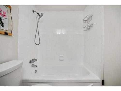 18B-80 Galbraith Drive Sw, Calgary, AB - Indoor Photo Showing Bathroom