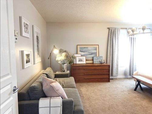 26 Elgin Park Road Se, Calgary, AB - Indoor Photo Showing Other Room