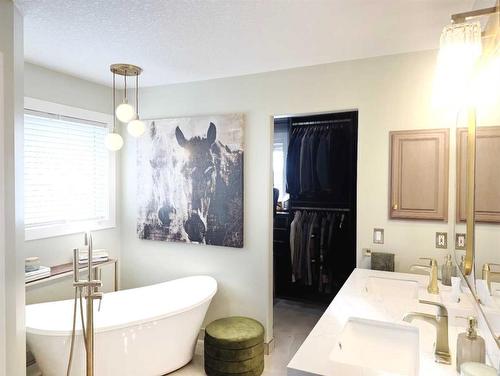 26 Elgin Park Road Se, Calgary, AB - Indoor Photo Showing Bedroom