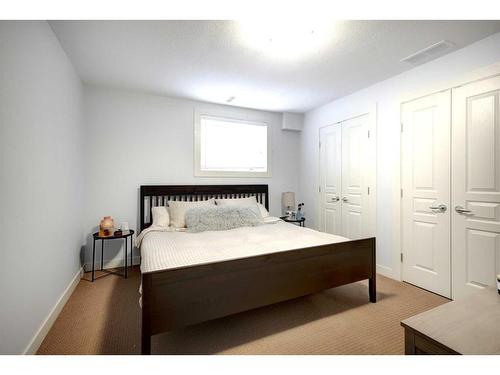 26 Elgin Park Road Se, Calgary, AB - Indoor Photo Showing Living Room