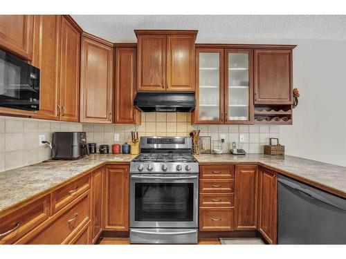 72 Sherwood Way Nw, Calgary, AB - Indoor Photo Showing Kitchen