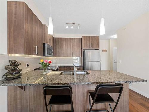 314-20 Sage Hill Terrace Nw, Calgary, AB - Indoor Photo Showing Kitchen With Double Sink With Upgraded Kitchen